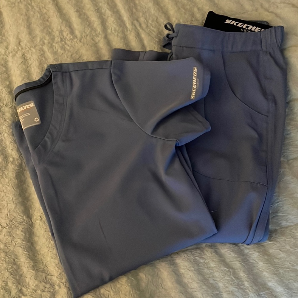 Sketchers scrub set 
Top size XS 
Bottoms size XXS